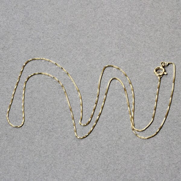 14k Yellow Gold Classic Box Chain (0.45 mm) - Image 5