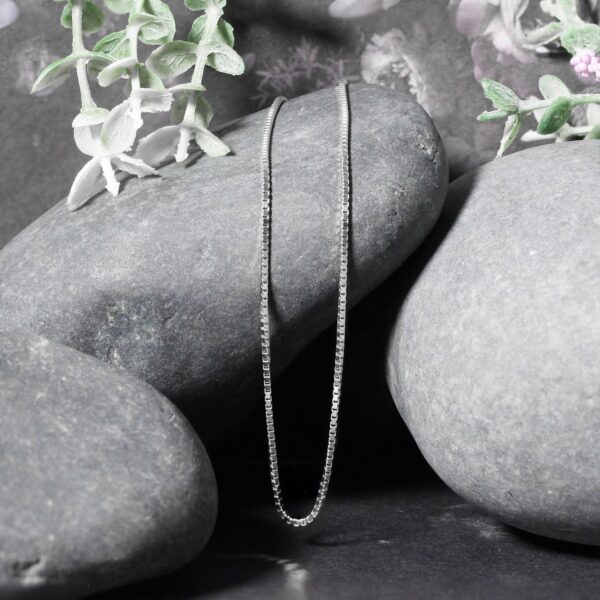 14k White Gold Classic Box Chain (1.10 mm) - Image 5