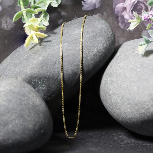 14k Yellow Gold Classic Box Chain (0.85 mm) - Image 4