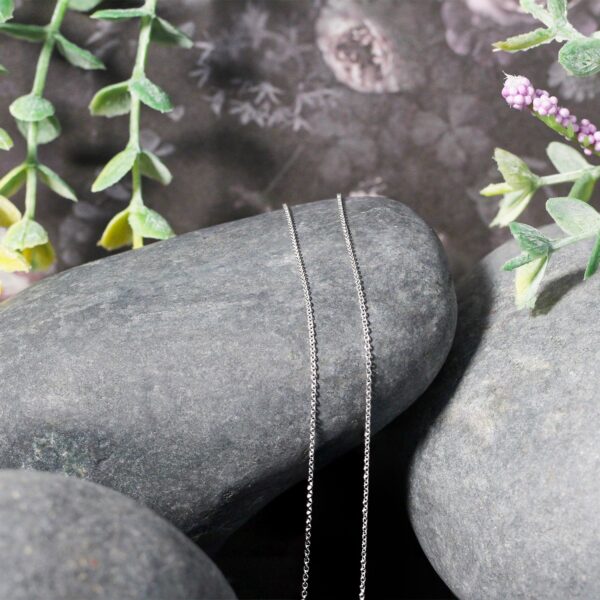 14k White Gold Oval Cable Link Chain (0.85 mm) - Image 4