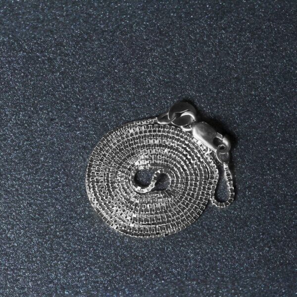 14k White Gold Classic Box Chain (0.68 mm) - Image 6