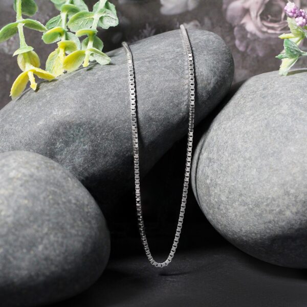 14k White Gold Classic Box Chain (1.4 mm) - Image 4