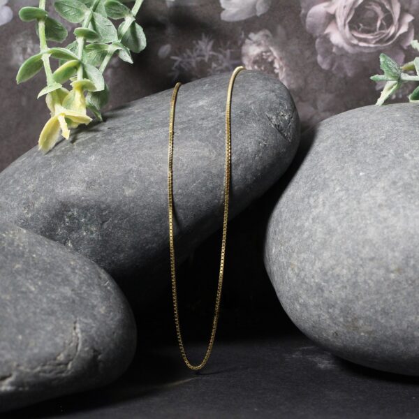 10k Yellow Gold Classic Box Chain (0.78 mm) - Image 5
