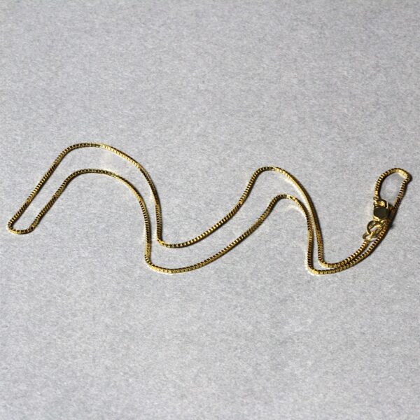 10k Yellow Gold Classic Box Chain (0.78 mm) - Image 6