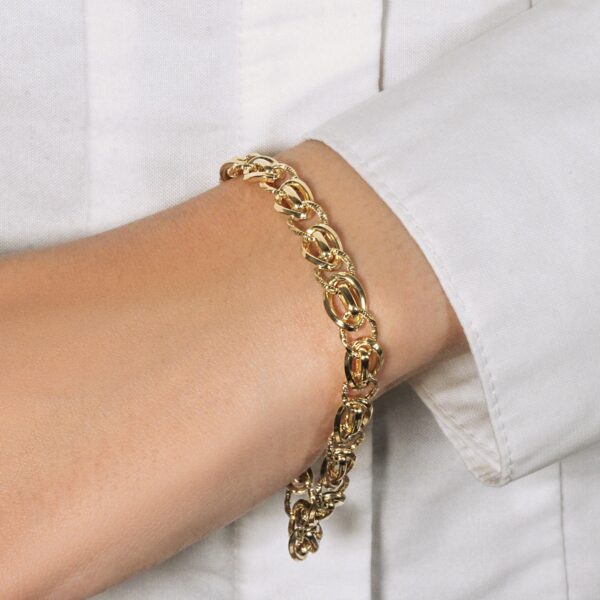 Bracelet with Oval and Twisted Interlocking Links in 14k Yellow Gold (7.00 mm) - Image 5