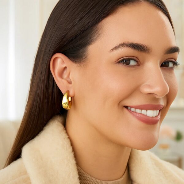 14k Yellow Gold Large Tapered Hoop Earrings(20x20mm) - Image 3