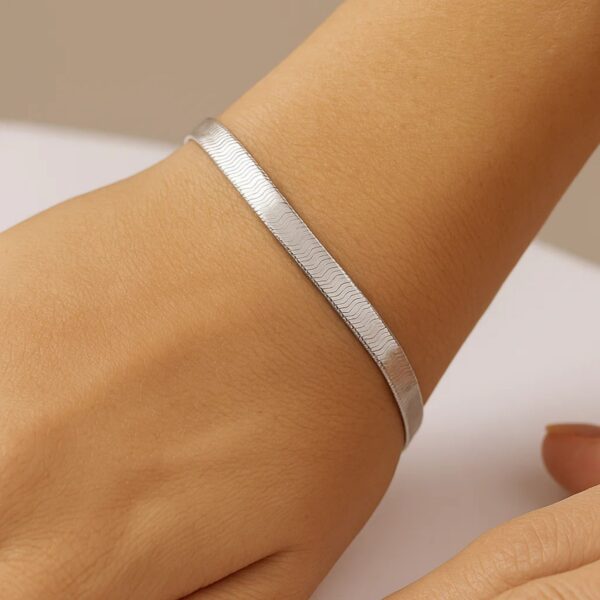 14k White Gold Super Flex Herringbone Bracelet (4.60 mm) - Image 2