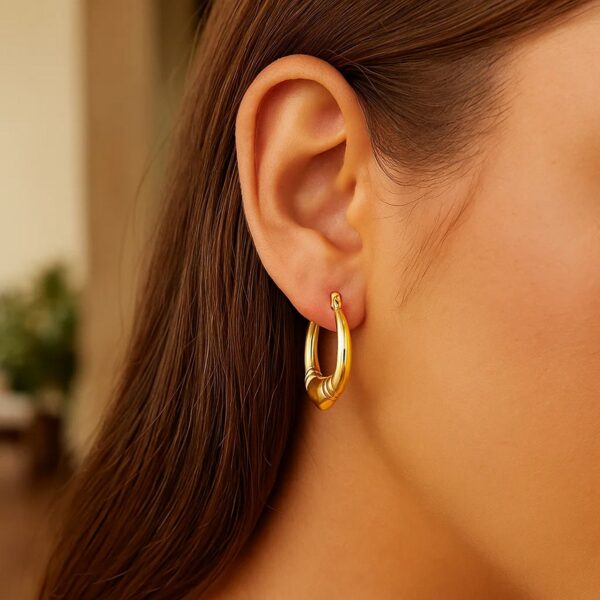 Medium Heart Hoop Earrings in 14K Yellow Gold - Image 3