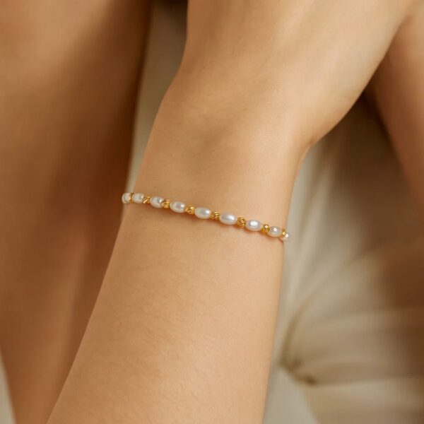 14K Yellow Gold Faceted Bead and Freshwater Pearl Bracelet (3.00 mm) - Image 4