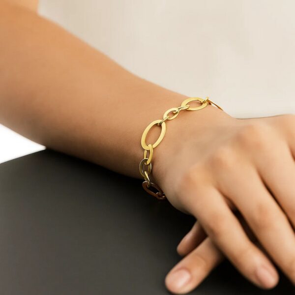 Large Flat Oval Link Bracelet in 14K Yellow Gold (7.90 mm) - Image 3