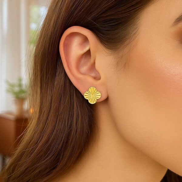 14K Yellow Gold Clover Stud Earrings (12.20 mm) - Image 3