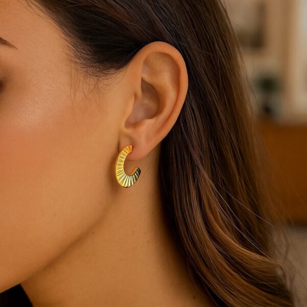 14K Yellow Gold Graduated Scalloped Pointed Half Hoops - Image 2
