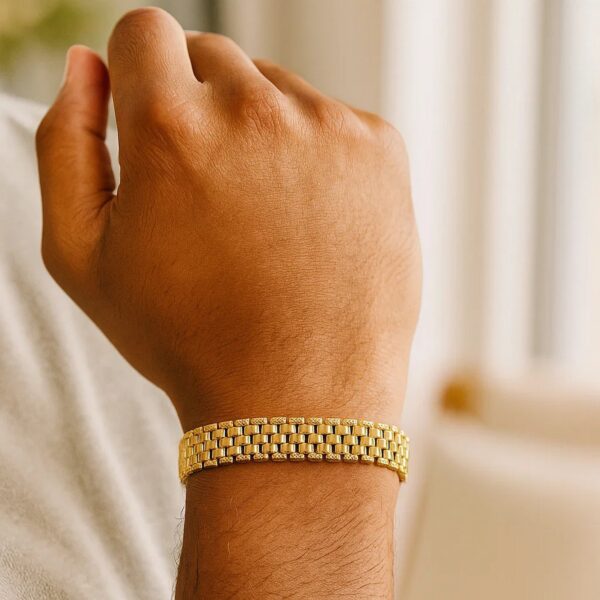 Panther Link Medium Bracelet in 14K Yellow Gold (9.60 mm) - Image 6