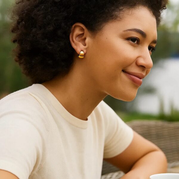 Puffed Up Graduated Hoop Earrings in 14K Yellow Gold - Image 2